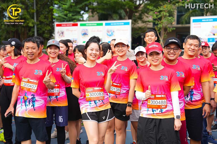 áo chạy bộ hutech 30 năm