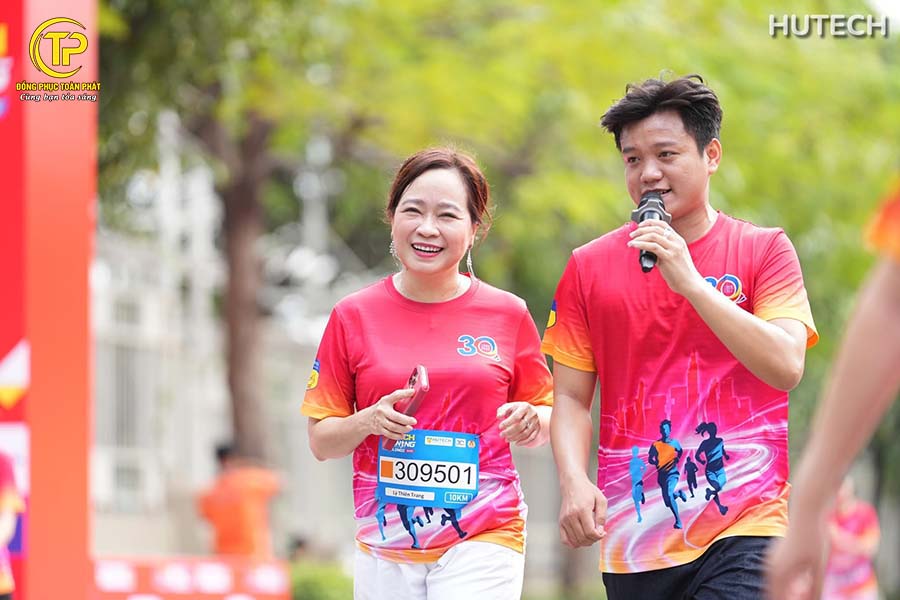 áo chạy bộ hutech 30 năm 6