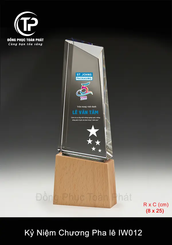 Kỷ Niệm Chương Pha lê IW012